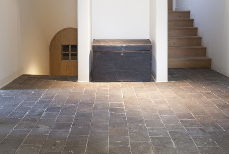 grijze terracotta tegels