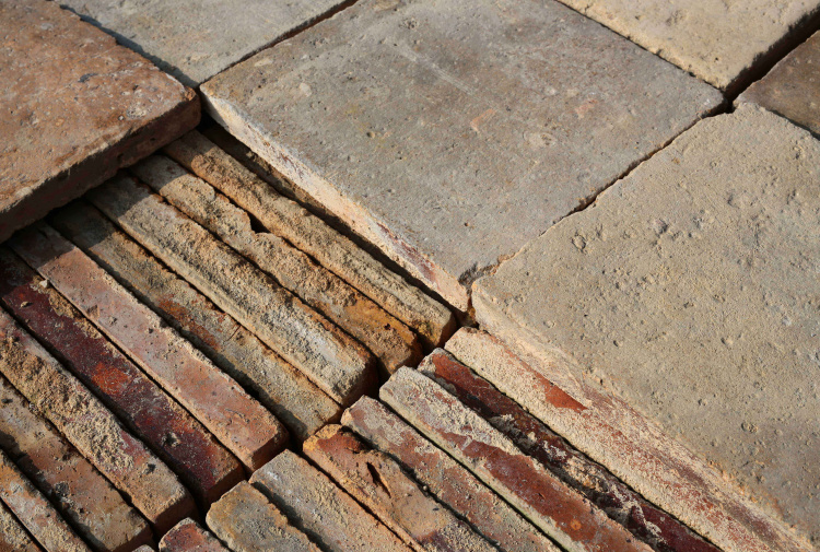 oude terracotta plavuizen